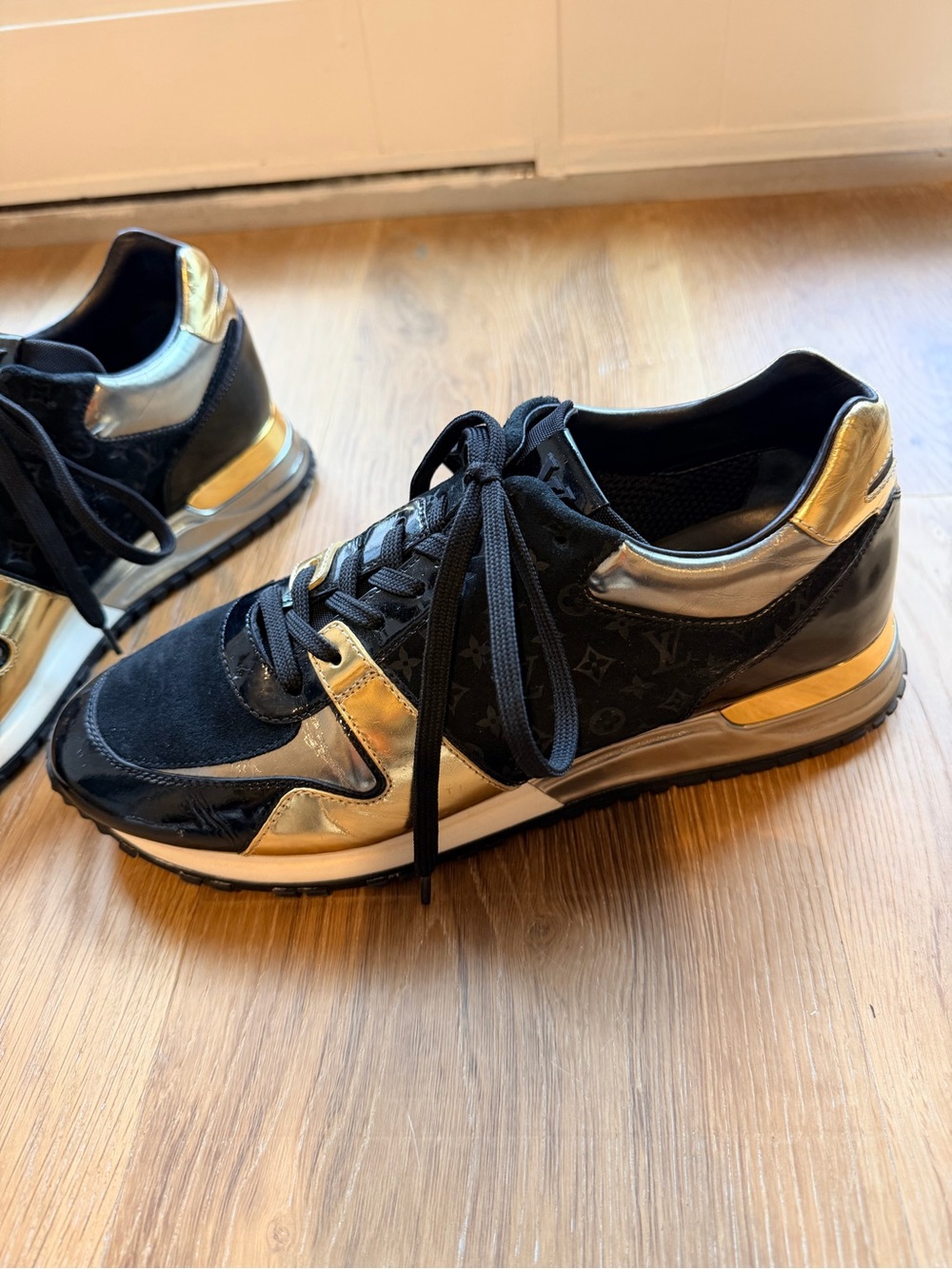 Louis Vuitton Black and Metallic Gold Low-Top Sneakers Authentic - Picture 4 of 5